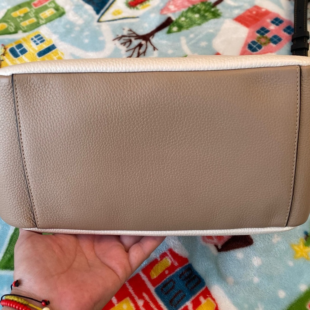 Coach Cream and Black Shoulder Bag - Picture 11 of 16